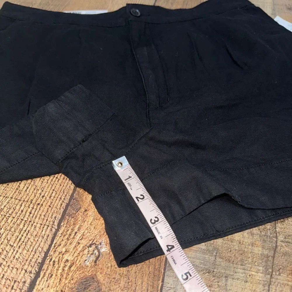 Joie Women's Pleated linen Short NWT
Black color size Large - Picture 10 of 14